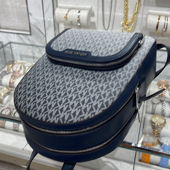MICHAEL KORS Jaycee Medium Ombré Signature Logo Zip Pocket Backpack
Navy 
NWT main image 7